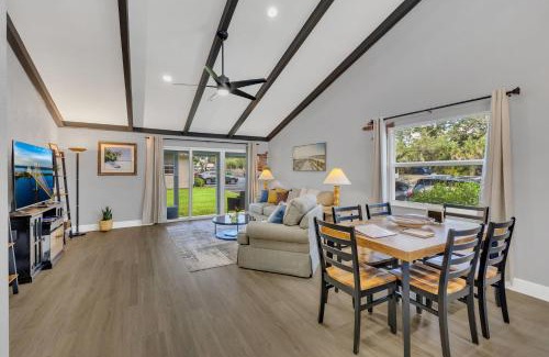 Historic Downtown Melbourne Apartment | Ground Level and End Condo Unit - Quiet 2 Bedrooms and 1 Bath