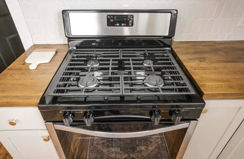Downtown House | Group-Friendly Lafayette Stay
