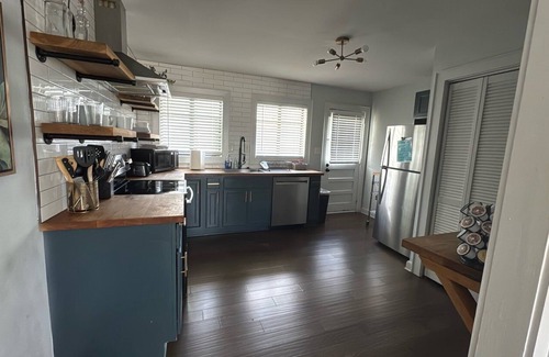 West End House | Group-Ready West End Duplex - Save Big Midweek