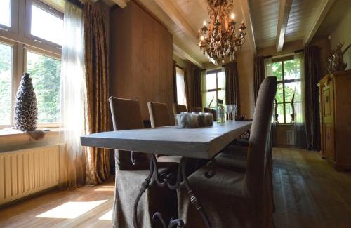 Alphen House | Group Stay with Private Pool and Sauna