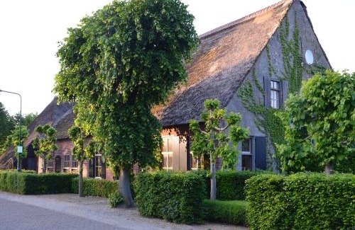 Alphen House | Group Stay with Private Pool and Sauna