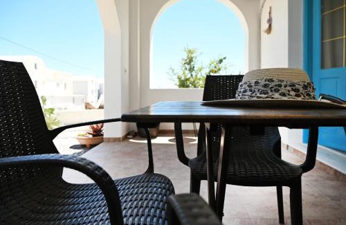 Emporio House | GTK Santorini Perivolos Beach House