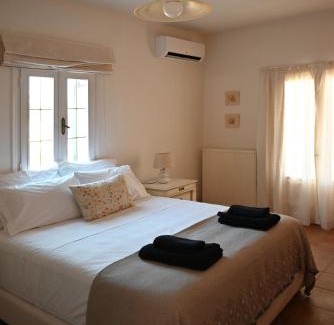 Emporio House | GTK Santorini Perivolos Beach House