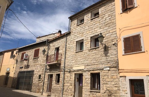 Aggius House | Guest Art in Gallura - Ixihome