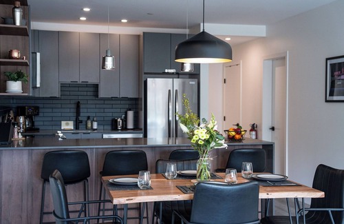 Revelstoke Condo | Guest Favourite Condo minutes from Resort & Downtown