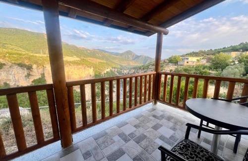 Cerenisht House | Guest House Bracaj