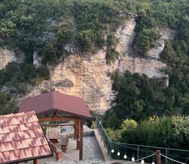 Cerenisht House | Guest House Bracaj