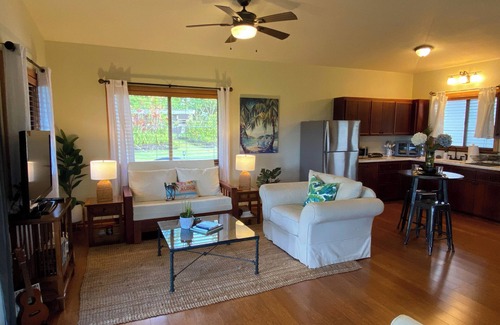 Orchidlands Estates Cottage | Guest House on gorgeous tropical private 3 acre estate perfect central location.