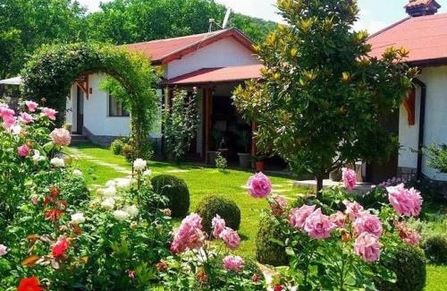 Mezek House | Guest House Raiski Kаt