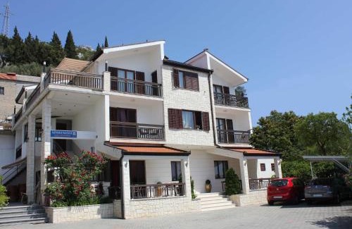 Ploce Apartment | Guest House San Antonio-Comfort One Bedroom Apartment with Balcony no 1