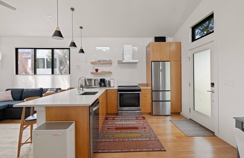 Blackshear-Prospect Hill House | Guest House + Shared Pool - Eastside Palm Flat!