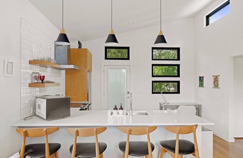 Blackshear-Prospect Hill House | Guest House + Shared Pool - Eastside Palm Flat!