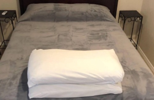 Bayview House | Guest House with Grand Views of Pend Oreille Lake and the surrounding Mountains.