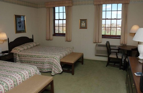 Abbottstown Hotel | Guest Quarters at The Bridges Golf Club