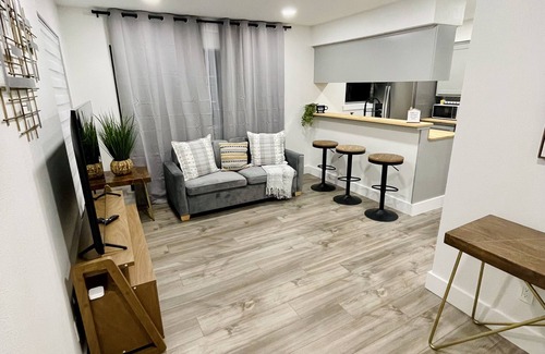 Huntsville Apartment | Guest Studio - Blocks from SHSU!