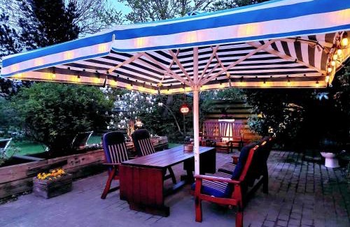 Tarnby Kommune House | Guesthouse 'Blue House' in vintage villa&garden