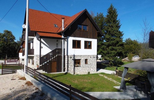Jezerce Apartment | Guesthouse Family Bosnic -One bedroom apartment with Terrace
