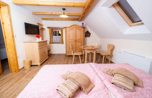 Okroglice House | Guesthouse Močivnik