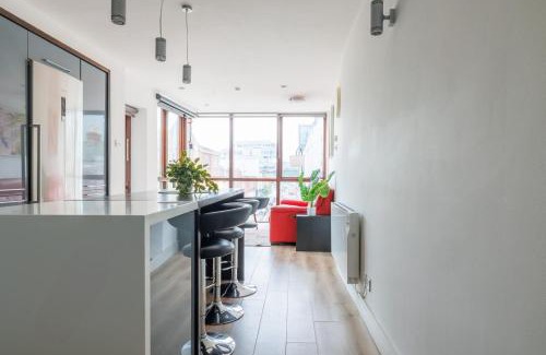 Grand Canal Dock Apartment | GuestReady - Elegant city stay in Dublin