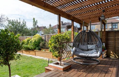 Preston Apartment | GuestReady - Family house retreat in Wembley