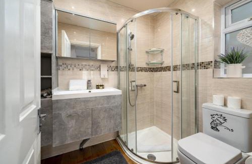 Preston Apartment | GuestReady - Family house retreat in Wembley