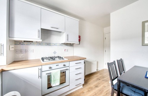 Leith Apartment | GuestReady - Stylish Apt w/Parking near Edinburgh
