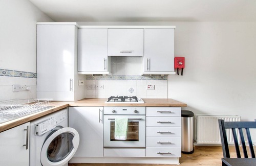 Leith Apartment | GuestReady - Stylish Apt w/Parking near Edinburgh