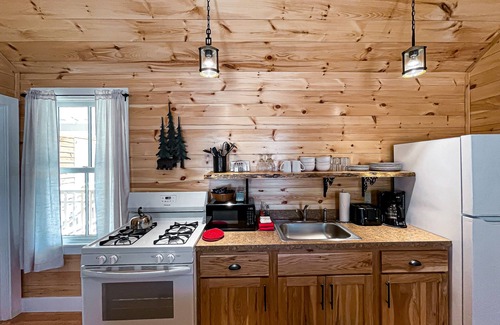 Meacham Cabin | Guides Cabin with Woodland View