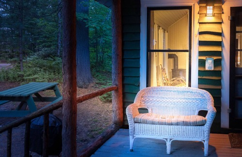 Meacham Cabin | Guides Cabin with Woodland View