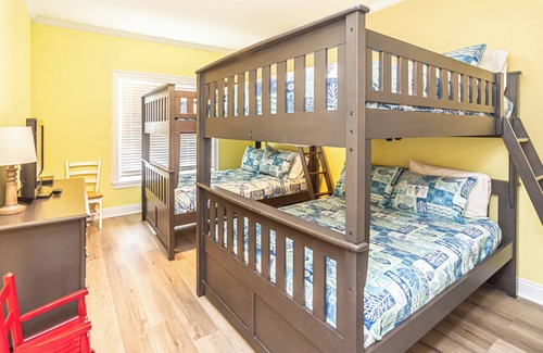 Southpointe House | GULF FRONT Pool, 40 yds fr water, New Bathroom upgrades! Internet 1000MB