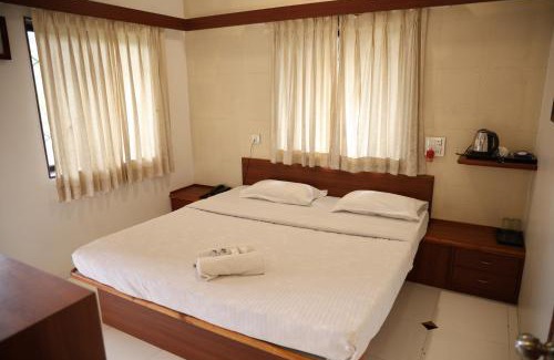 Wai Hotel | Gulmohar Resort and Spa