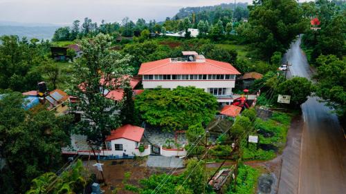 Wai Hotel | Gulmohar Resort & Spa