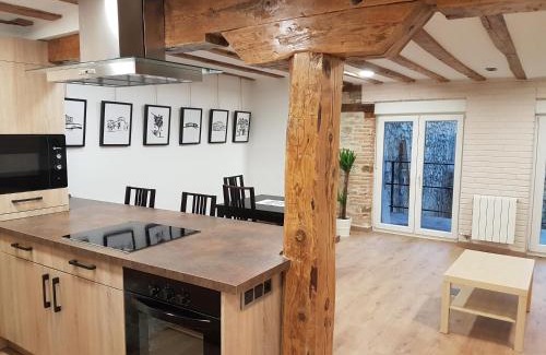 Burgos Apartment | GUMERFLAT PATIO-Yaard, Parking &, WiFi Fibra Free, Downtown