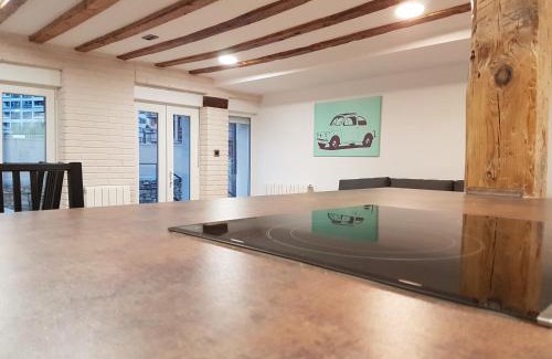 Burgos Apartment | GUMERFLAT PATIO-Yaard, Parking &, WiFi Fibra Free, Downtown