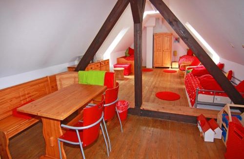 Gaegelow House | Gutshaus in Gressow mit Teich, cleaning included