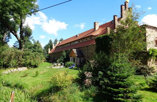 Vierkirchen Apartment | Gutshof am Wasserschloss Döbschütz, located between Görlitz and Bautzen