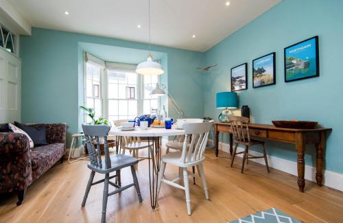 Laugharne House | Gwalia House- Stunning Central Townhouse with 3 ensuite bedrooms