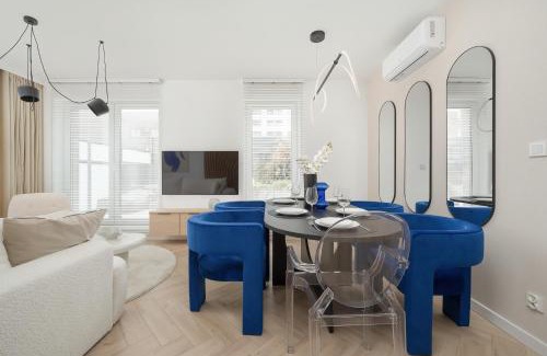 Krzyki Apartment | Gwiaździsta Elegant Apartment for 6 Guests with Balcony & Parking by Noclegi Renters