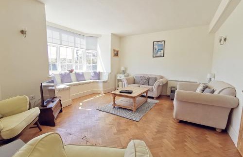 Trearddur Bay House | GWYNFA-3 BED- GROUND FLOOR APT - SEA VIEWS - TREARDDUR BAY