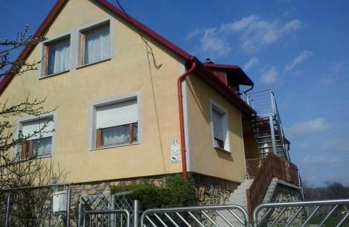 Magyarpolany Apartment | György Vendégház