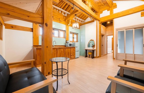 Gyeongju House | Gyeongju Ipsaedalseumeunal