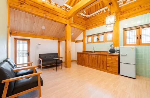 Gyeongju House | Gyeongju Ipsaedalseumeunal