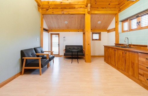 Gyeongju House | Gyeongju Ipsaedalseumeunal