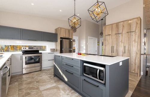 Saint-Joseph-de-la-Rive House | Hôtel à la maison - La Vue! Spa et fleuve