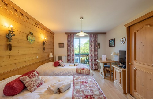 Saint-Paul-en-Chablais Hotel | Hôtel Le Bois Joli