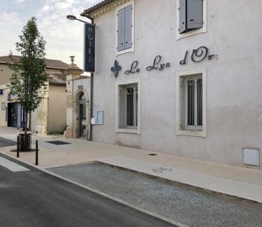 Vauvert Hotel | Hôtel Le Lys d'Or