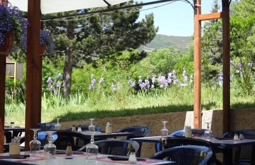 Saint-Julien-en-Beauchene Hotel | Hôtel Restaurant Les Alpins
