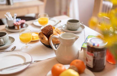 Brousse-le-Chateau Hotel | Hôtel Restaurant Le Relays du Chasteau - Logis Hôtel