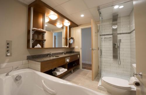 Les Rivieres Hotel | Hôtel & Suites Le Dauphin Québec