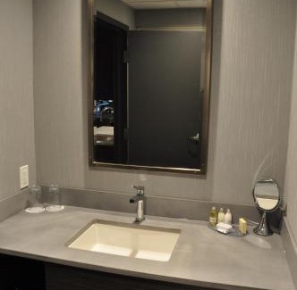 Les Rivieres Hotel | Hôtel & Suites Le Dauphin Québec